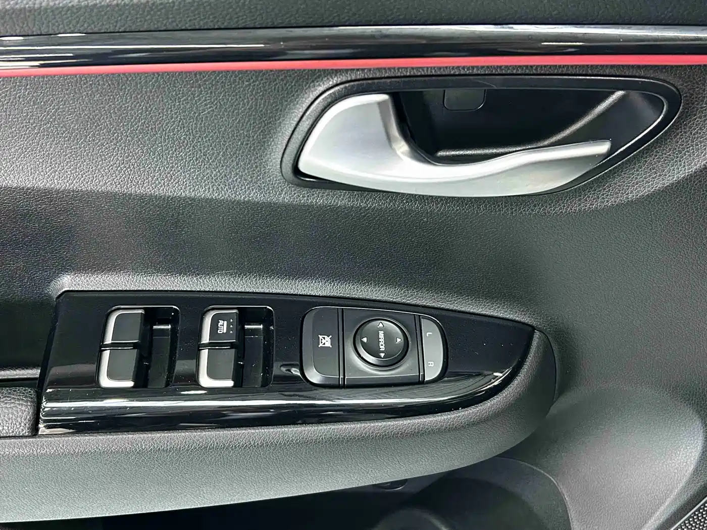 Kia KX CROSS 2018 1.6L Automatic Smart Sunroof Edition фото 19