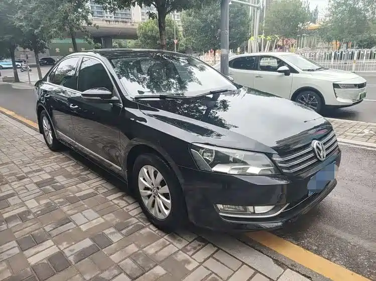 Volkswagen Passat 2014 1.8TSI DSG Luxury Edition фото 3