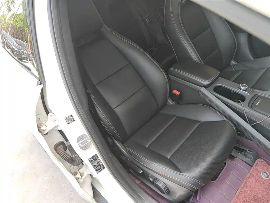 Mercedes-Benz GLA 2015 GLA 200 Dynamic фото 25