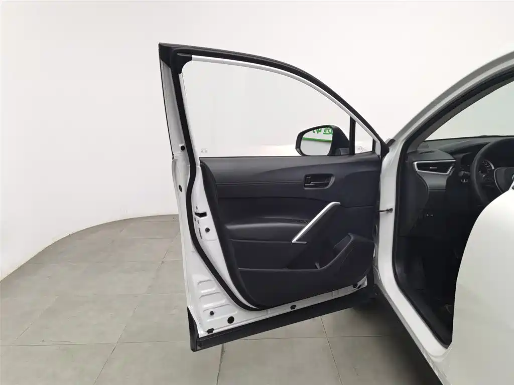Toyota Frontlander 2022 2.0L CVT Leading Edition фото 8