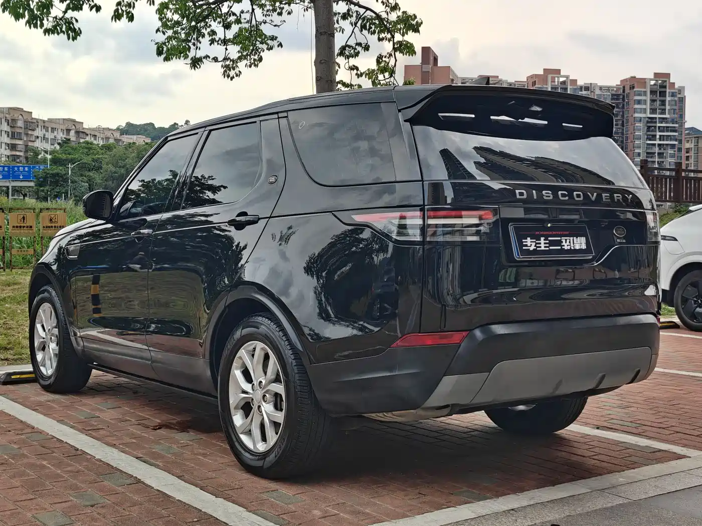 Land Rover Discovery 2017 3.0 SC V6 SE фото 17