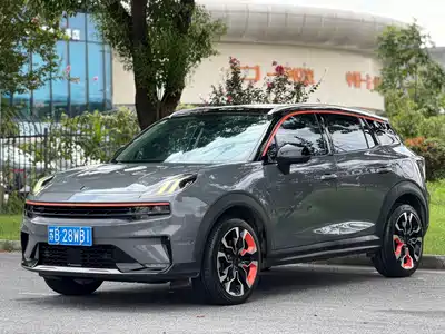 Lynk & Co 06