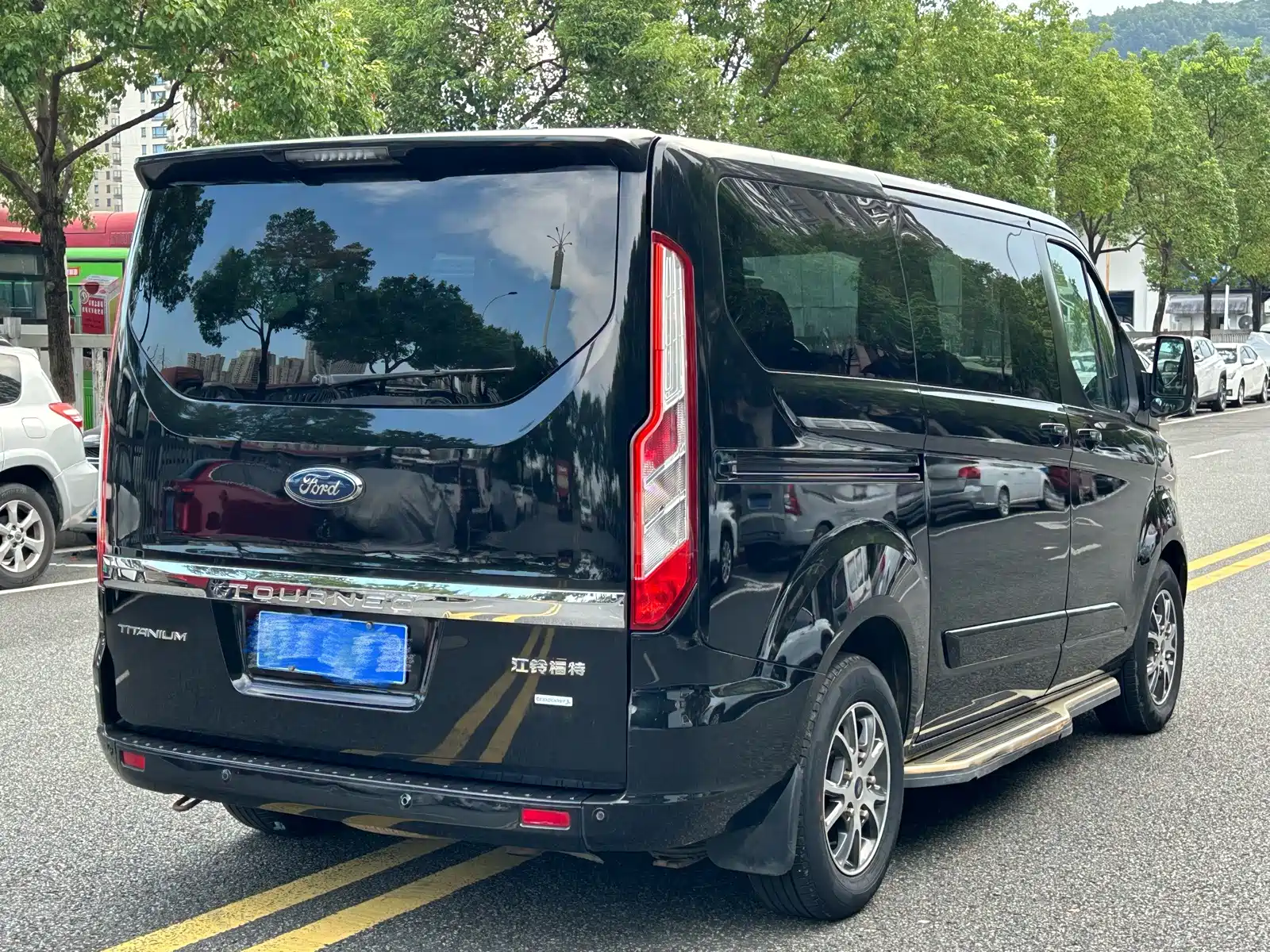 Photo 4 - Ford Tourneo