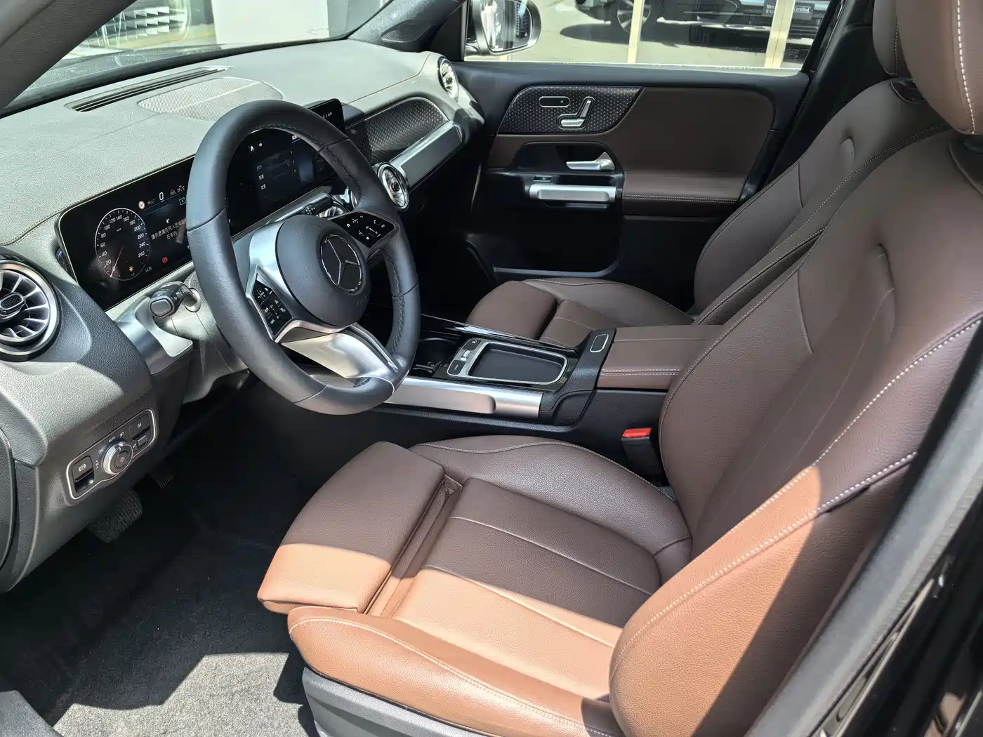 Mercedes-Benz GLB 2025 Model GLB 220 Fashion Style фото 8