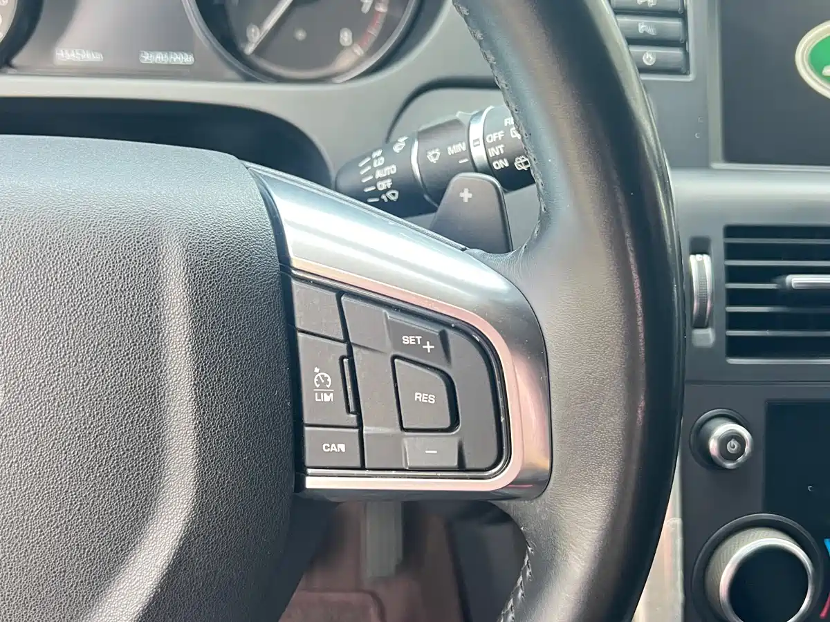 Land Rover Discovery Sport 2018 240PS SE Edition фото 24
