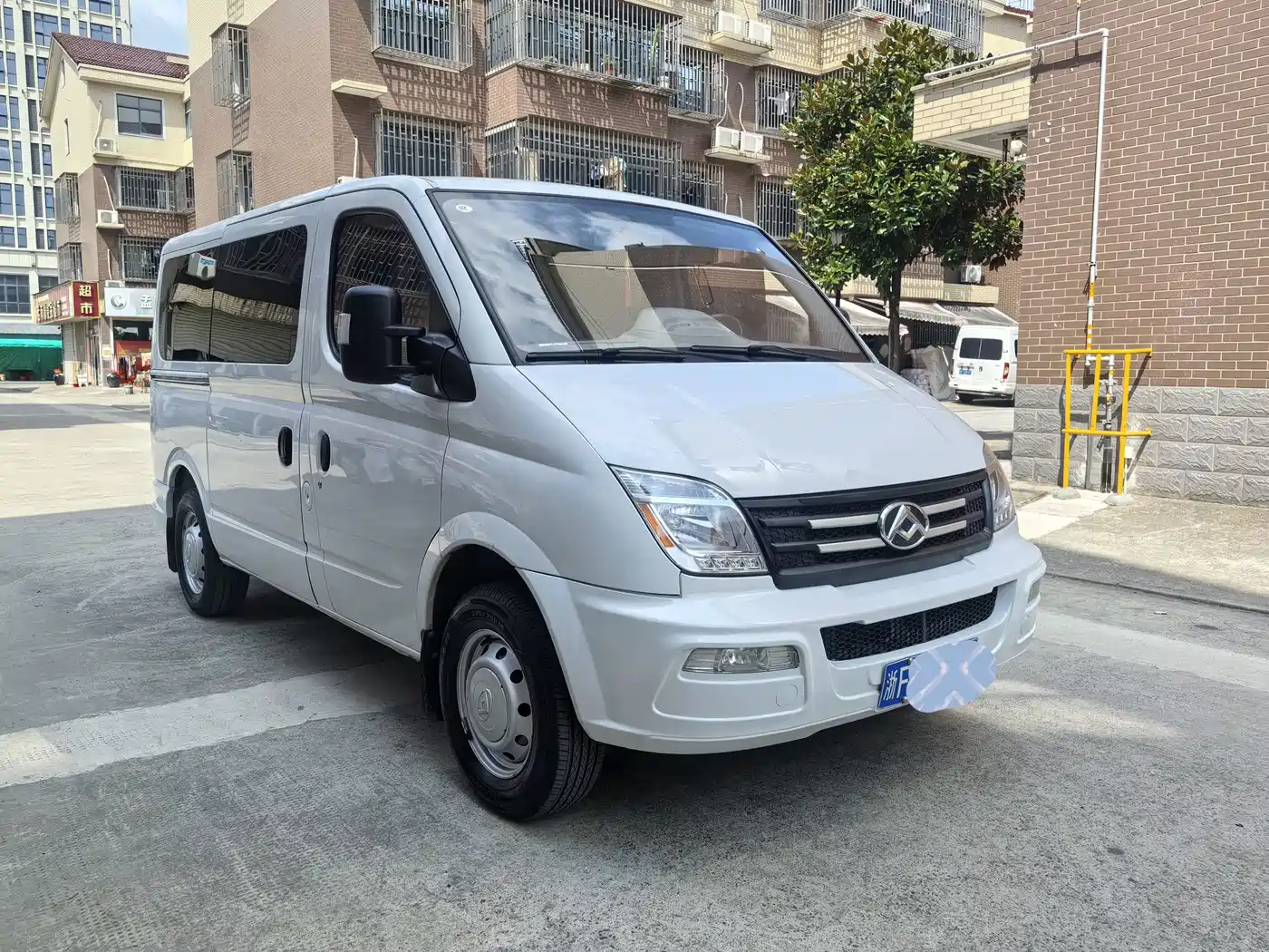 Photo 1 - SAIC Maxus Xintu V80