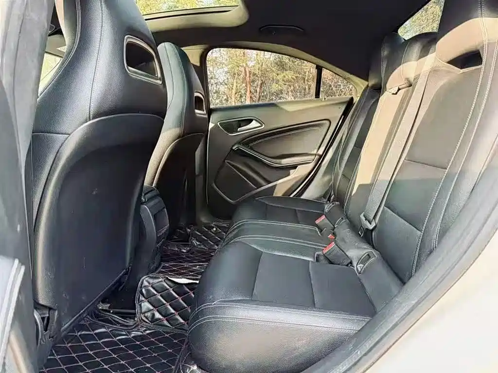 Mercedes-Benz CLA (Import) 2017 Facelift CLA 200 Style фото 6