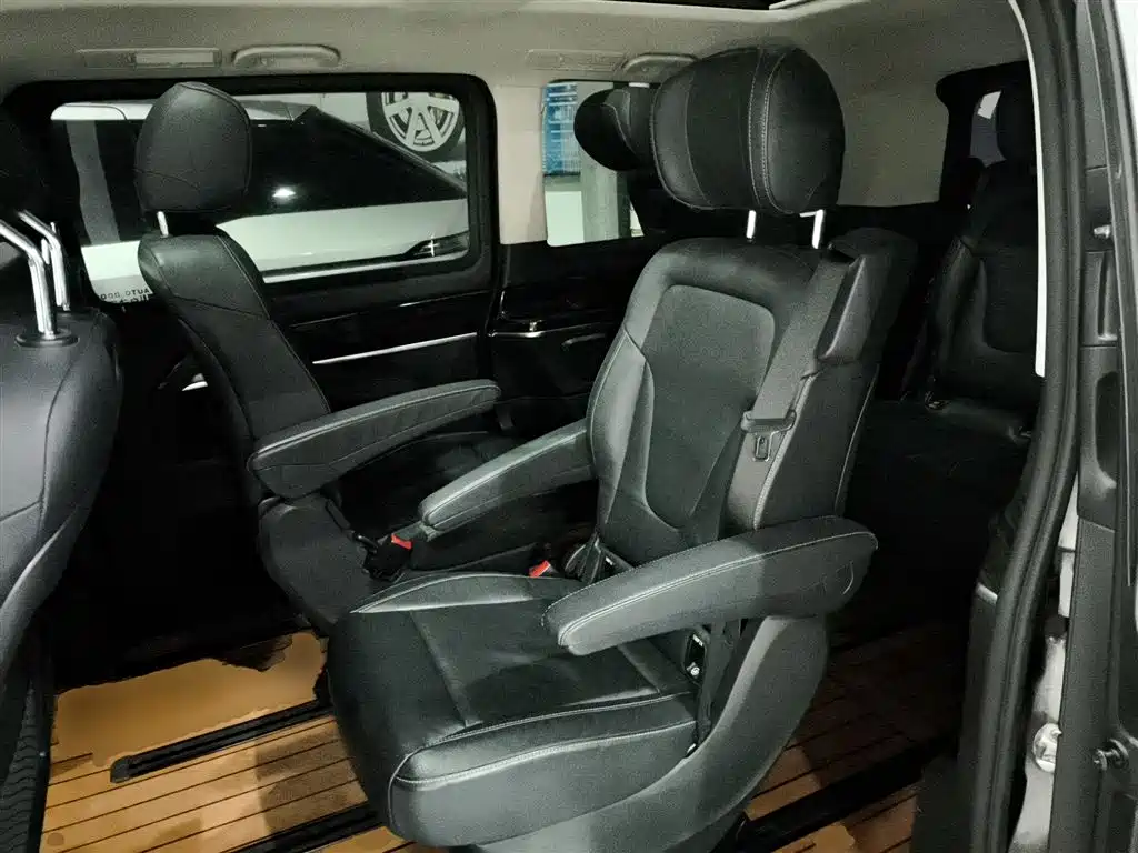 Mercedes-Benz V-Class 2017 Model V 260 Pilot Edition фото 13