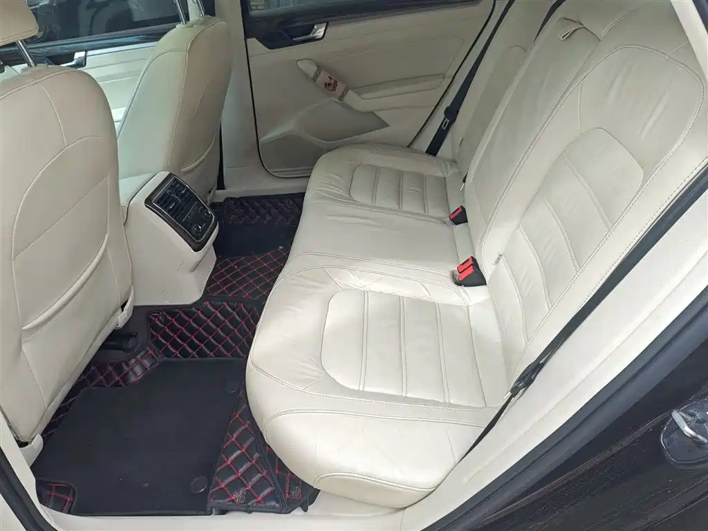 Volkswagen Passat 2016 280TSI DSG Honor Edition фото 17
