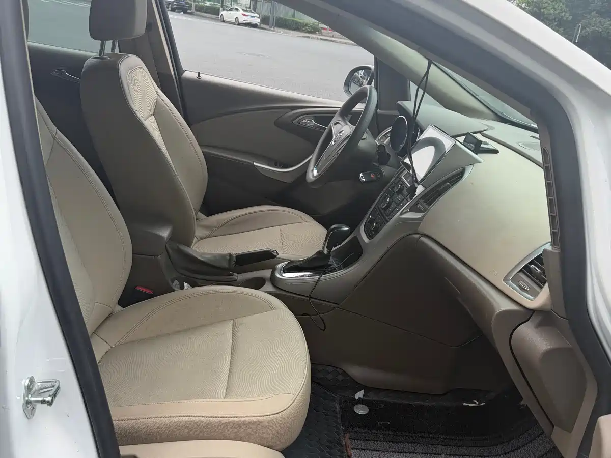 Buick Excelle 2013 GT 1.6L Automatic Fashion Edition фото 8