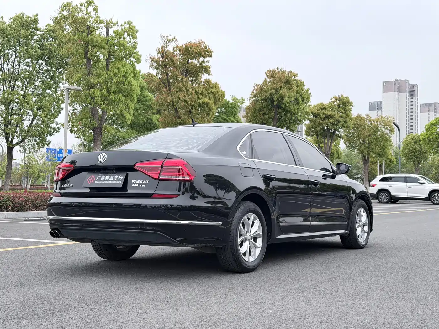 Volkswagen Passat 2017 330TSI DSG Prestige фото 10