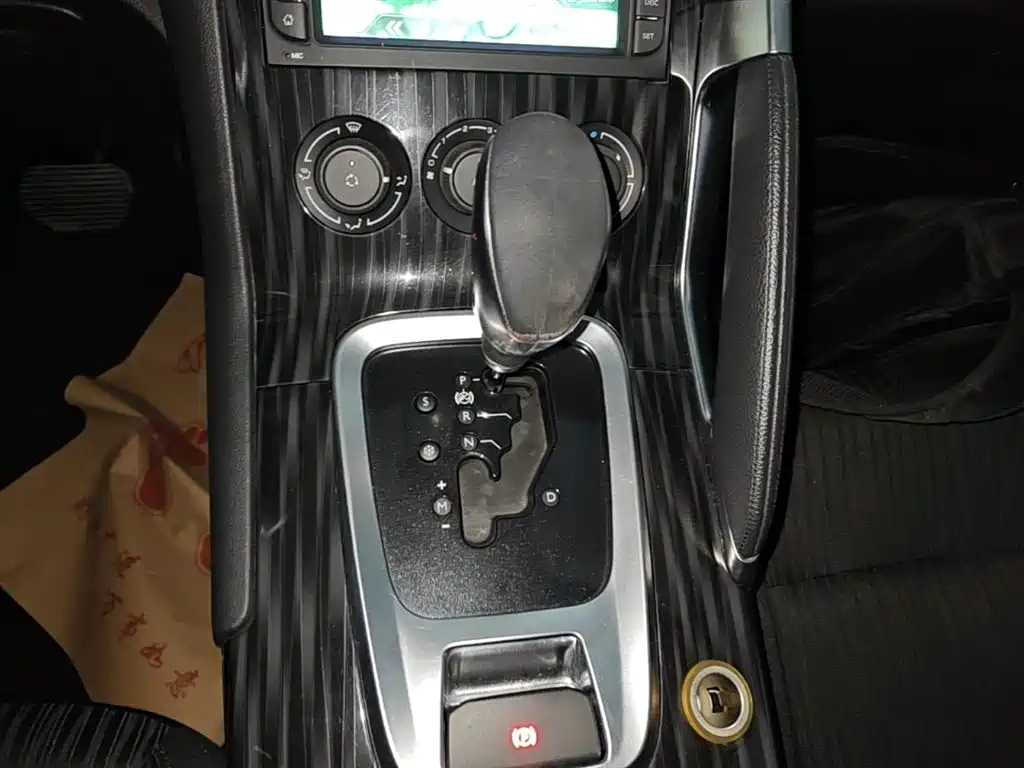 Peugeot 3008 2015 2.0L Automatic Classic Edition фото 14