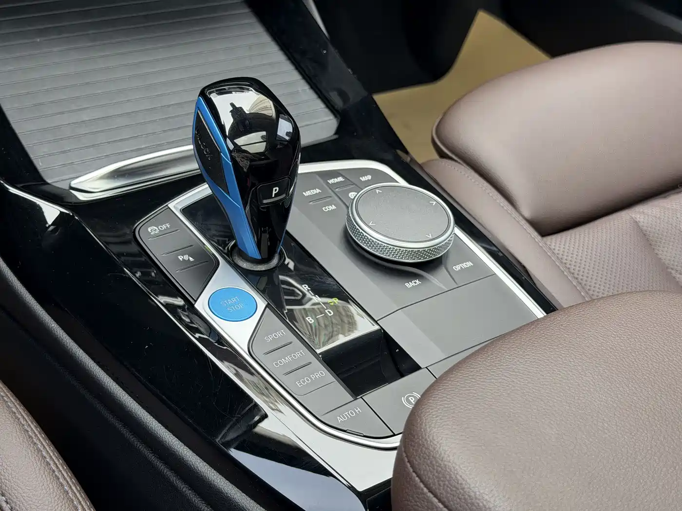 BMW iX3 2022 Leading Edition фото 8