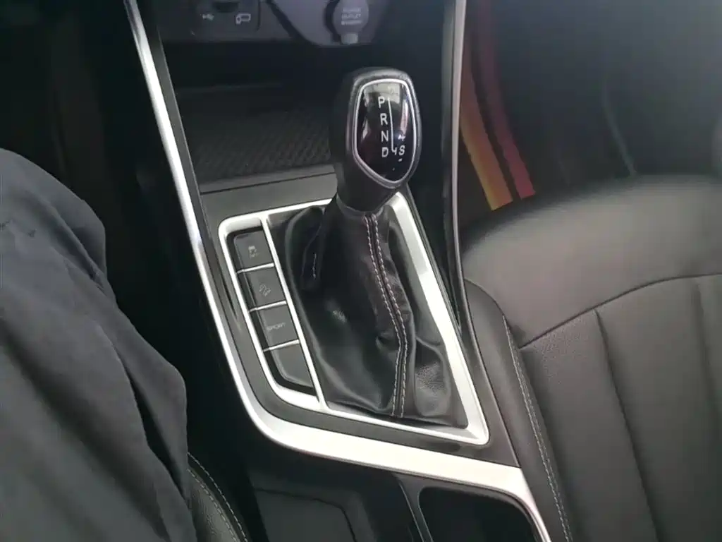 Фото 14 - Geely Vision X3