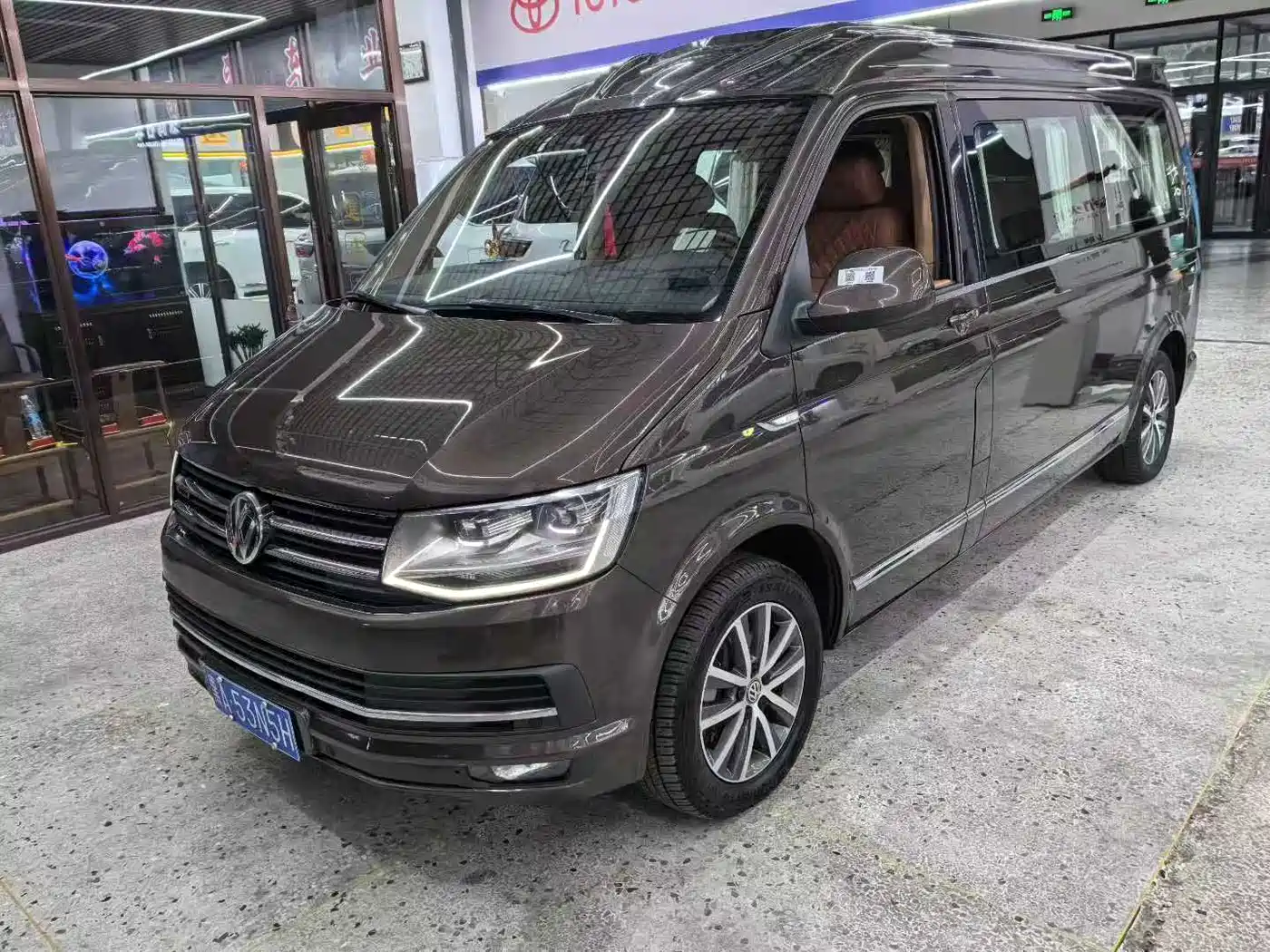 Volkswagen Caravelle 2017 2.0TSI 4WD Luxury 7-Seater фото 2