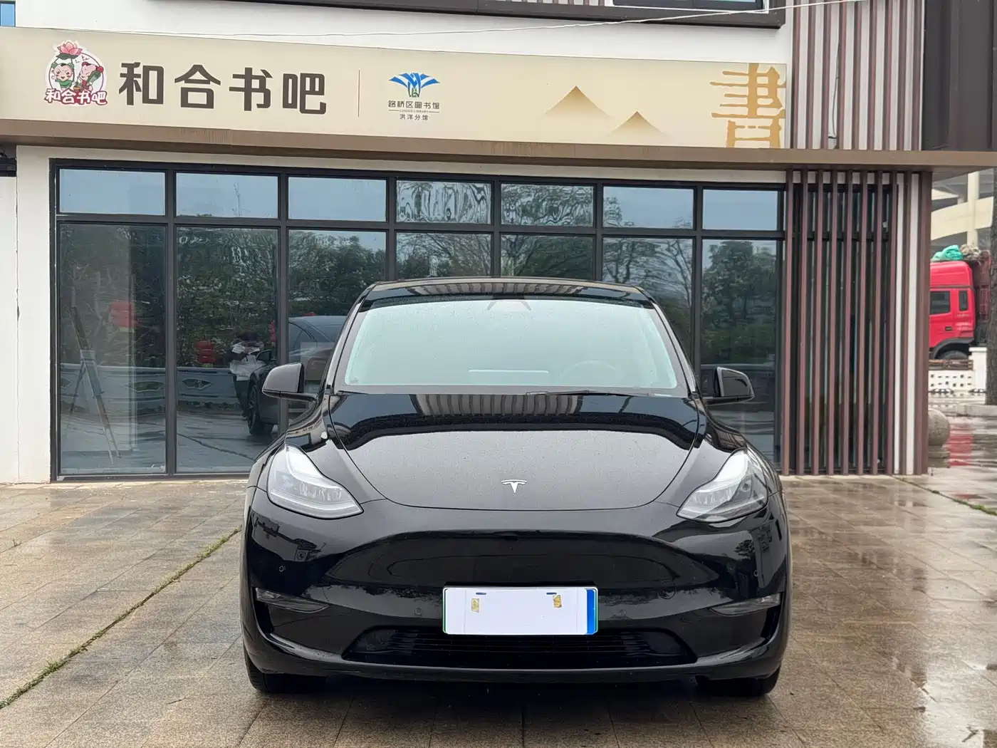 TESLA MODEL Y
