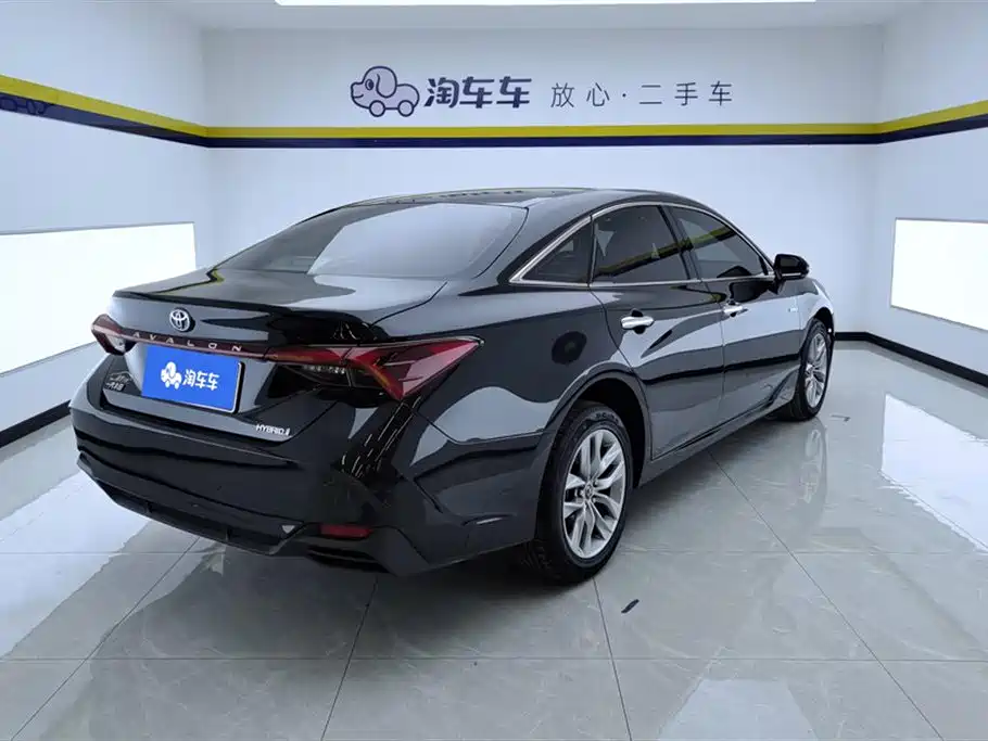Toyota Avalon 2019 Hybrid 2.5L Luxury Edition China VI фото 3