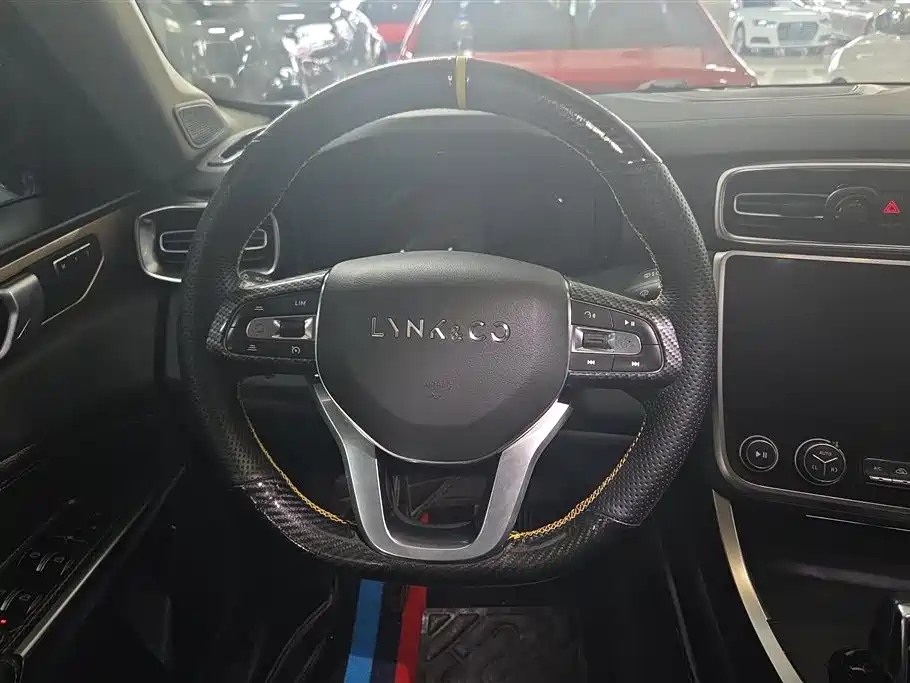 Lynk & Co 01 2019 2.0T 2WD Type Pro Version China V фото 15