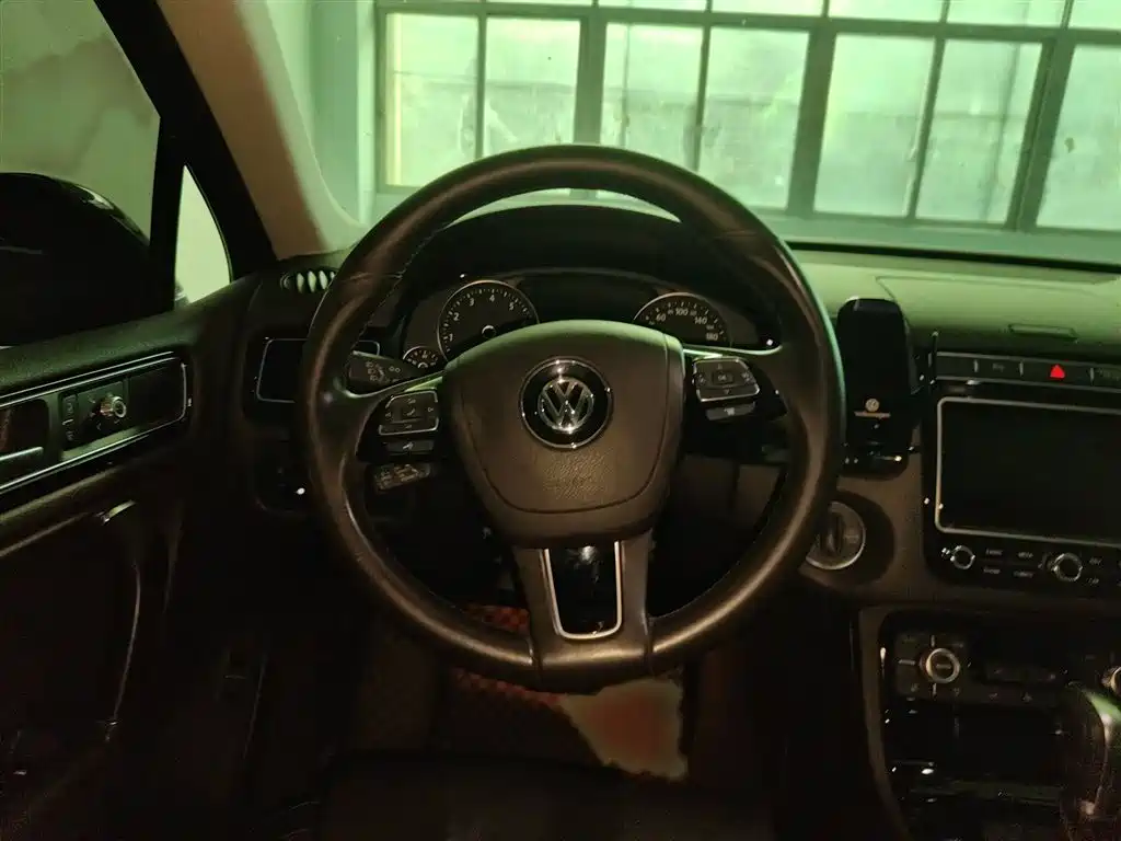 Volkswagen Touareg 2017 3.0TSI Explorer Edition фото 3