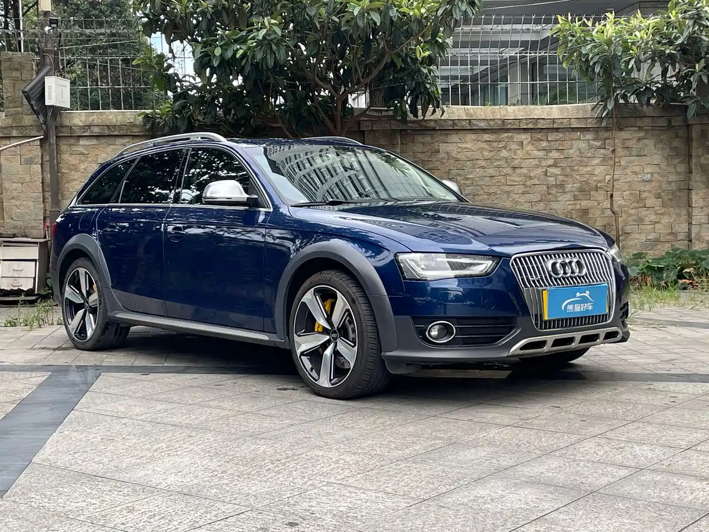 Photo 3 - Audi A4 (Import)