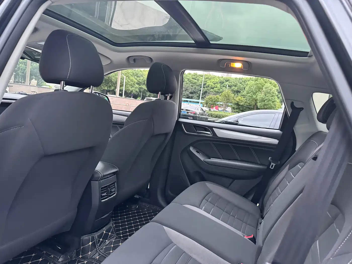 Фото 8 - Roewe RX5