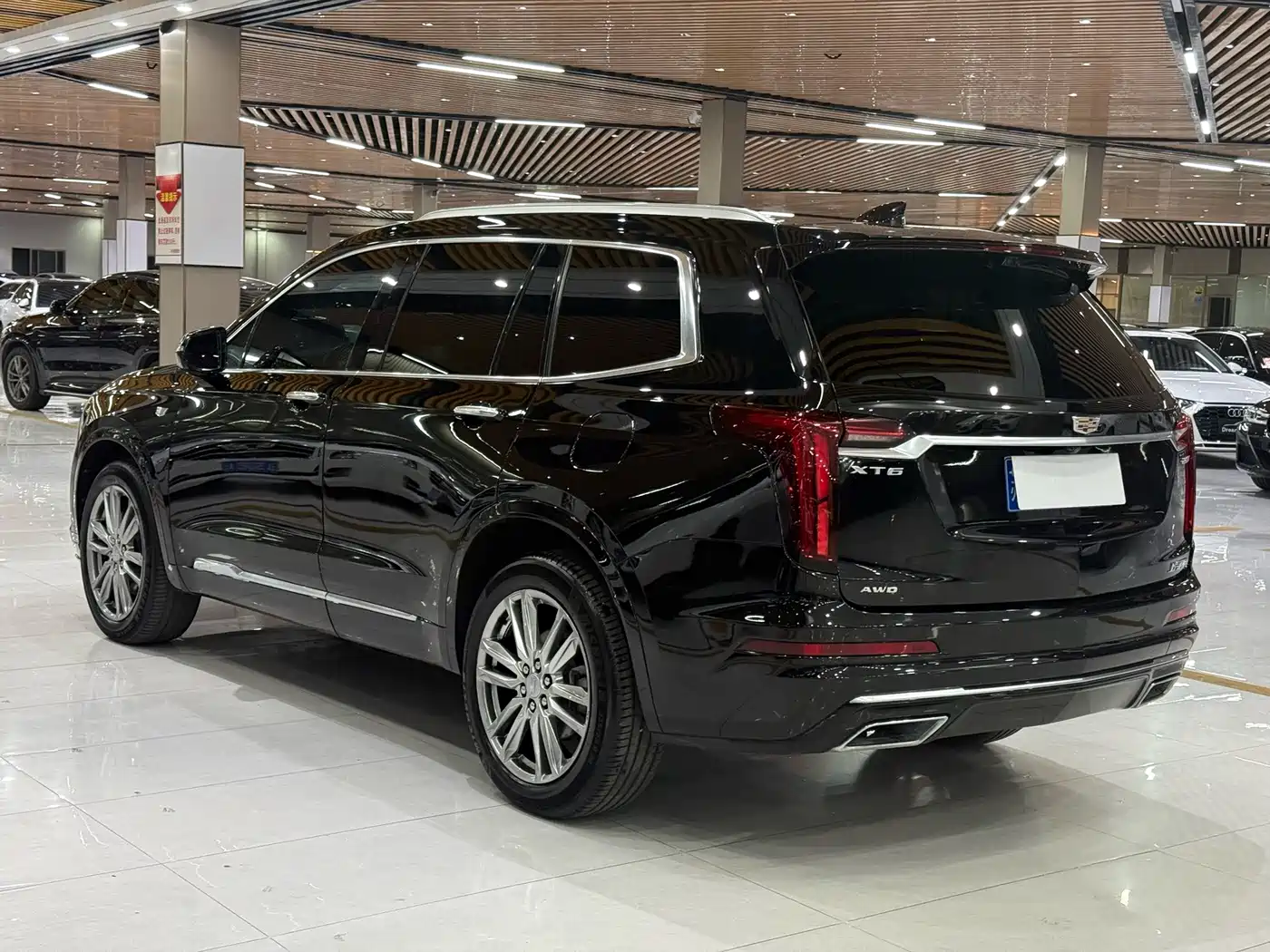 Фото 6 - Cadillac XT6