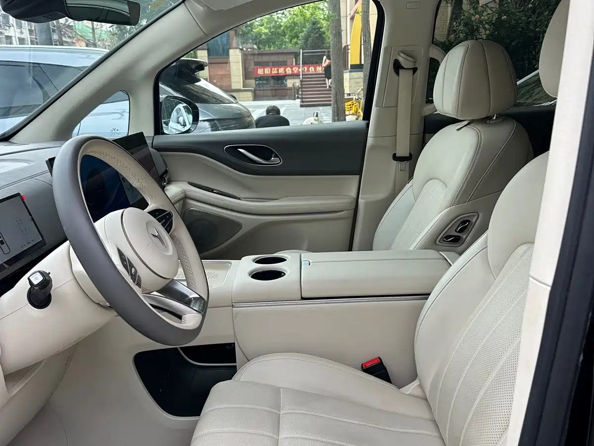 Voyah Auto Voyah Dreamer 2025 PHEV 4WD Kunpeng Premium Edition фото 8