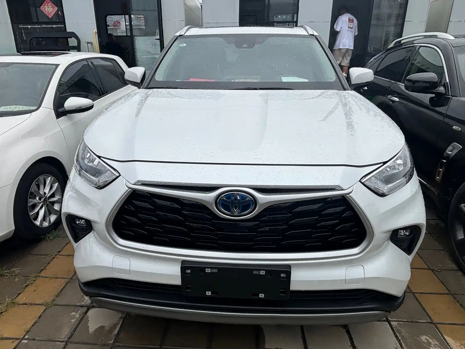 Photo 2 - Toyota Highlander