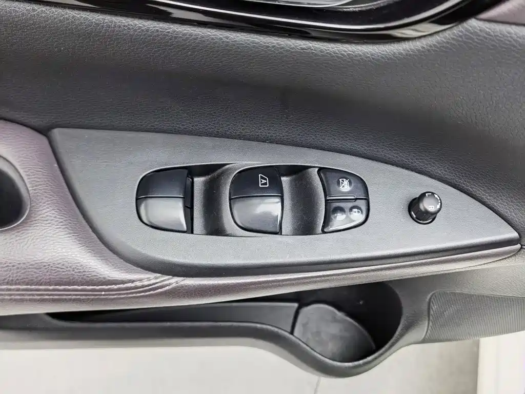 Nissan Tiida, миниатюра 9