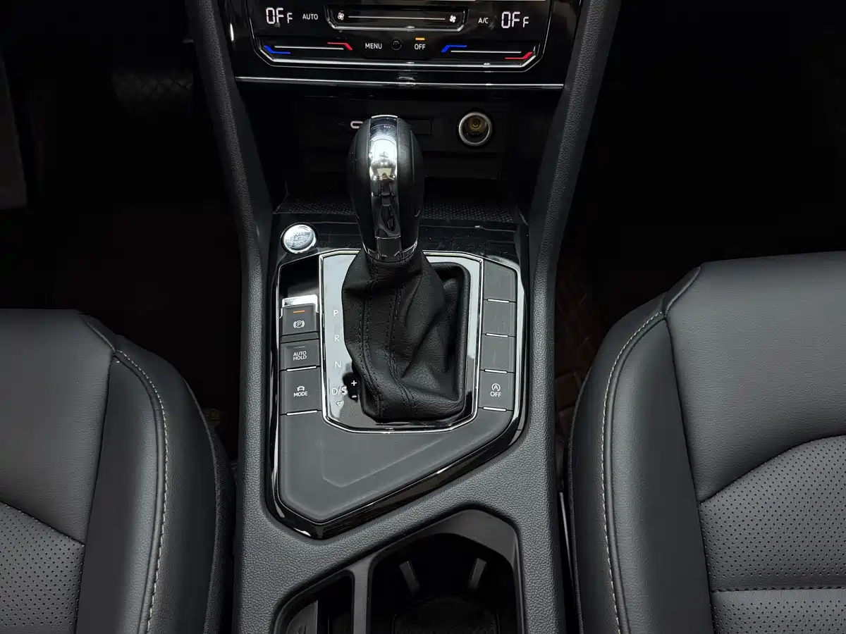 Volkswagen Tharu 2022 280TSI FWD Luxury Edition фото 13