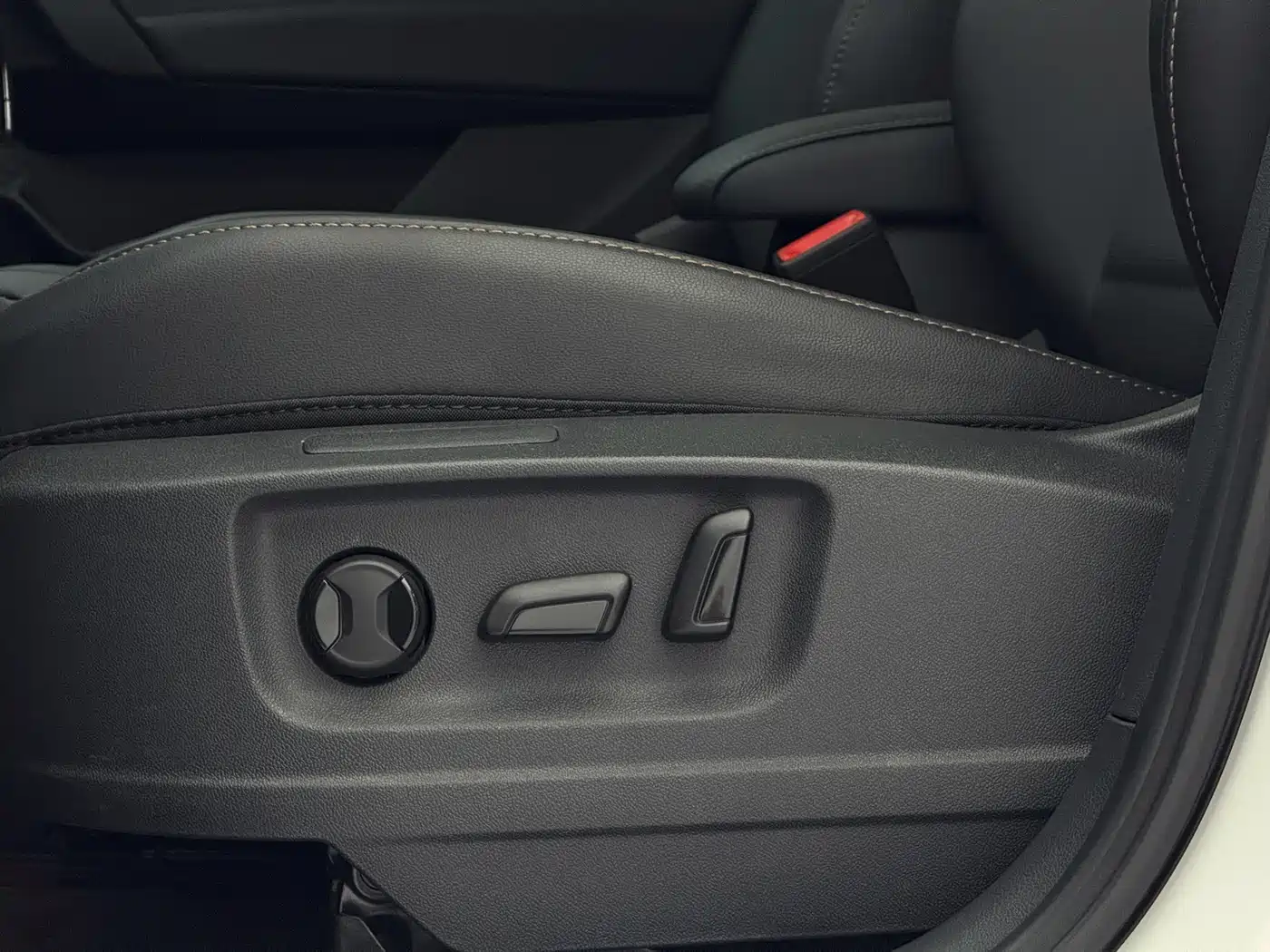 Volkswagen Tharu 2022 280TSI FWD Luxury Edition фото 16