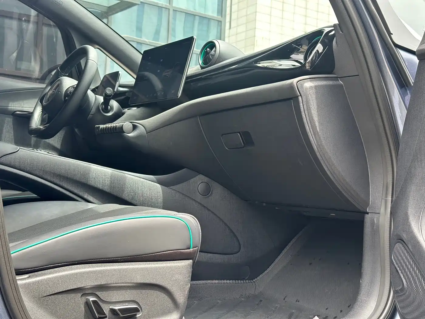 BYD Dolphin 2025 520km Knight Edition фото 12