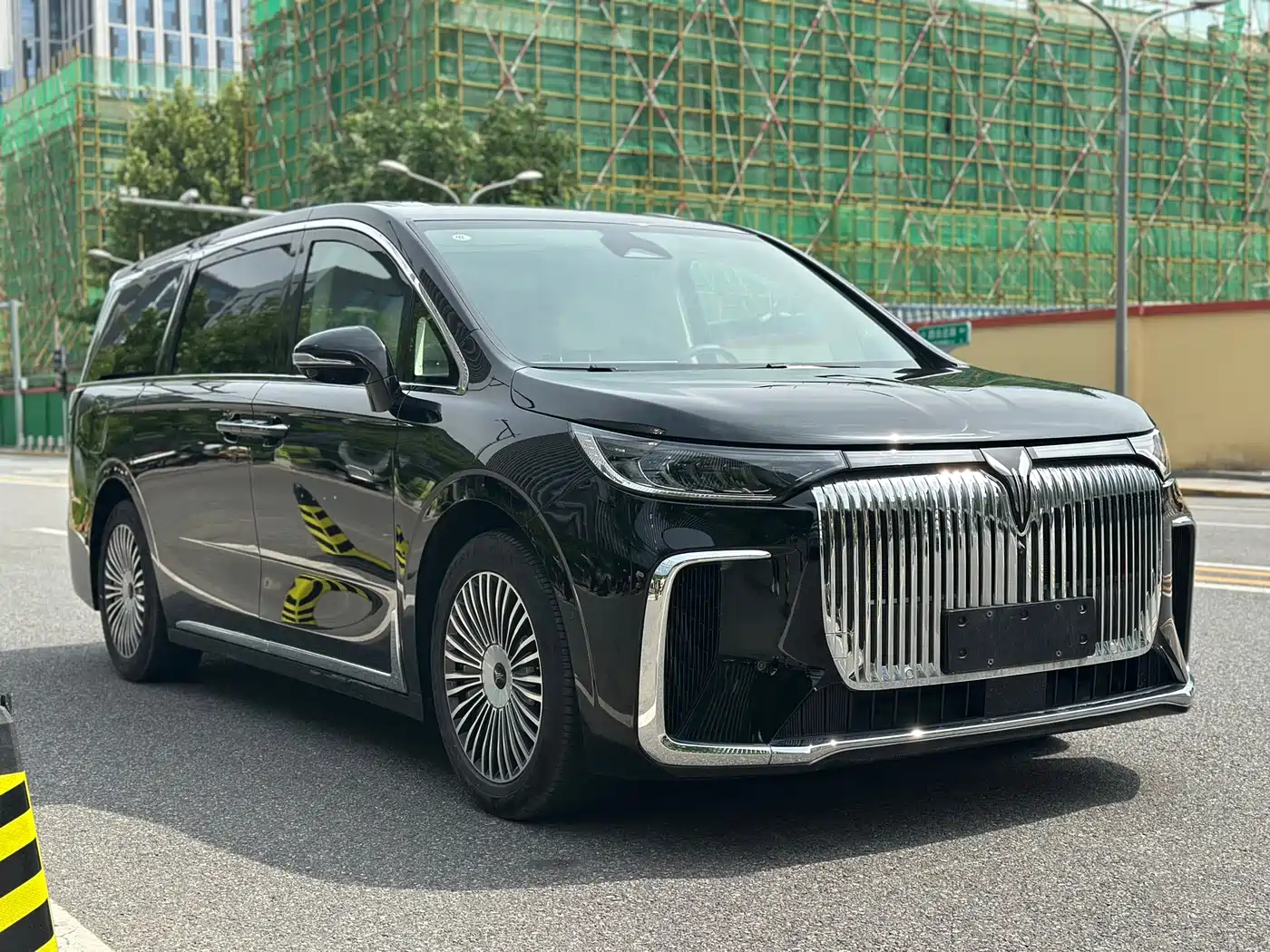Voyah Auto Voyah Dreamer 2025 PHEV 4WD Kunpeng Premium Edition фото 3