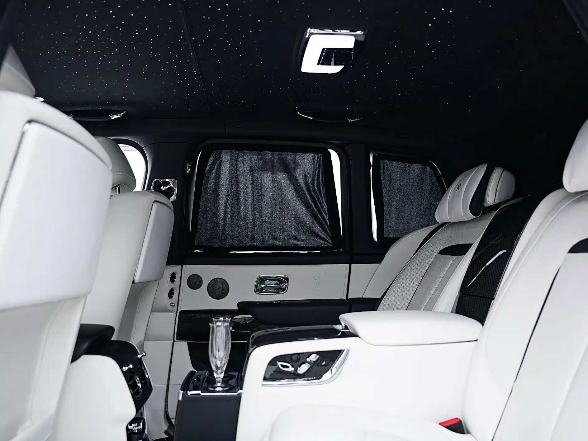 Фото 24 - Rolls-Royce Cullinan