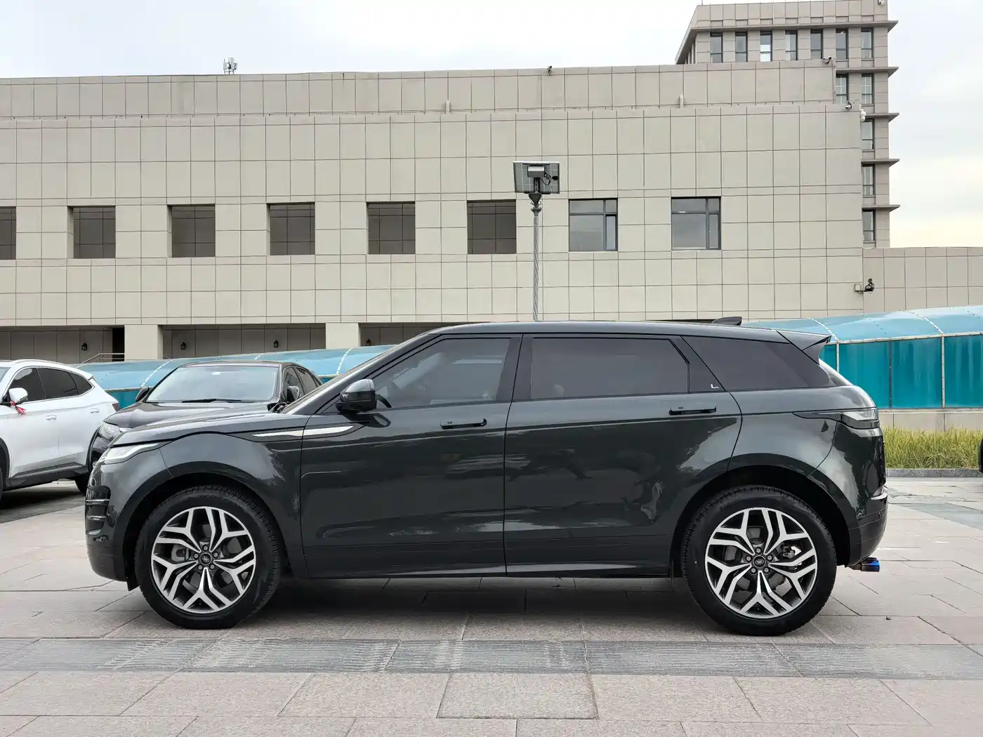 Land Rover Range Rover Evoque 2023 Range Rover Evoque L 249PS Luxury Edition фото 12