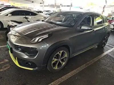Lynk & Co 02