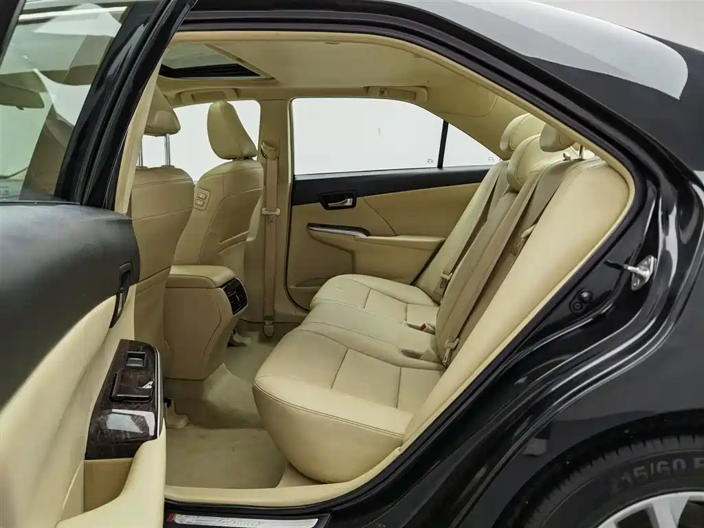 Toyota Camry 2016 2.0G 10th Anniversary Leading Edition фото 15