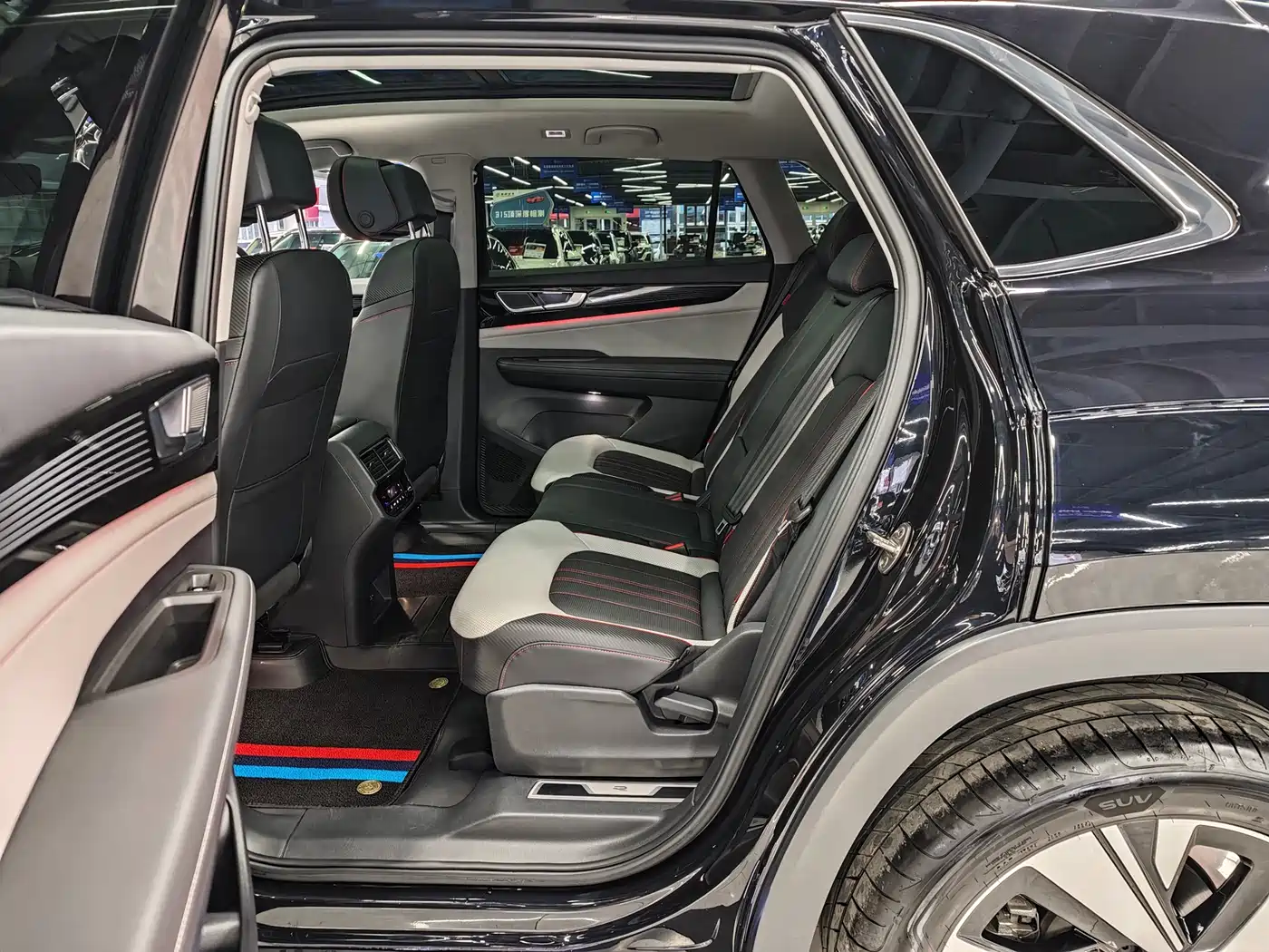Volkswagen Teramont 2024 Touareg X 380TSI 4WD Dragon Glory Edition фото 13