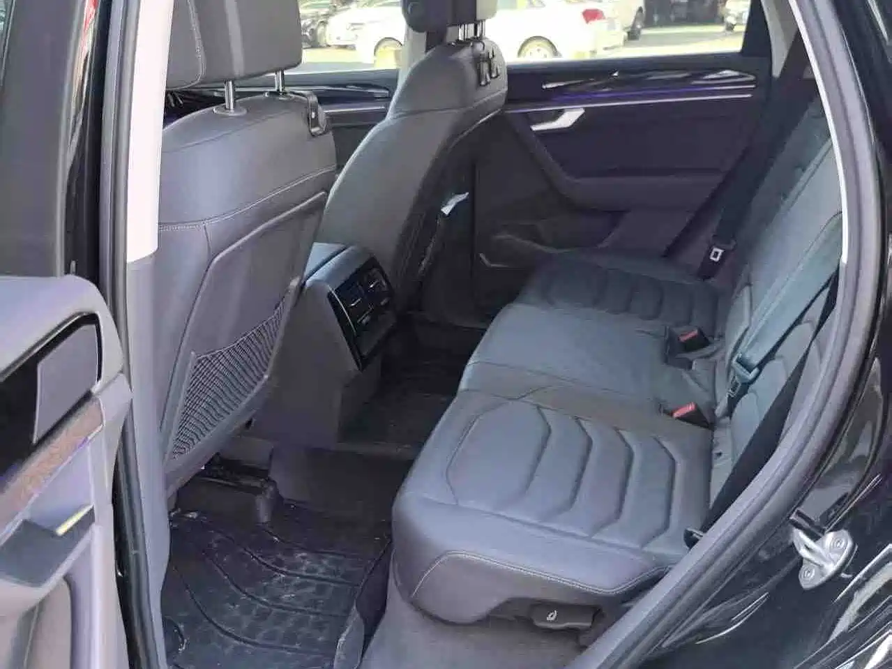 Volkswagen Touareg 2024 2023 3.0TSI R-Line Classic Sports Package