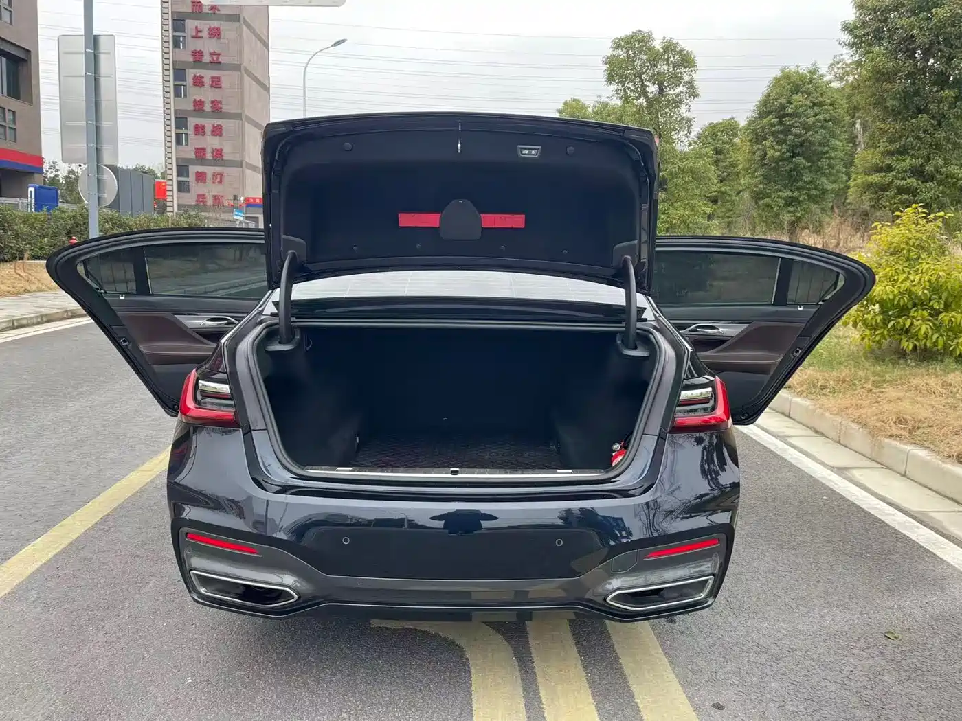 BMW 7 Series 2019 730Li M Sport Package фото 14