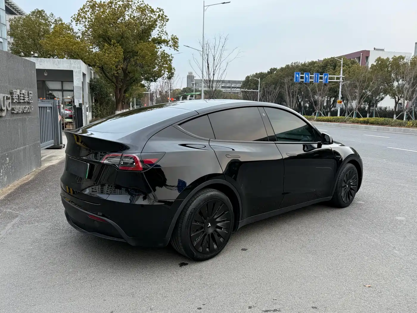 TESLA MODEL Y
