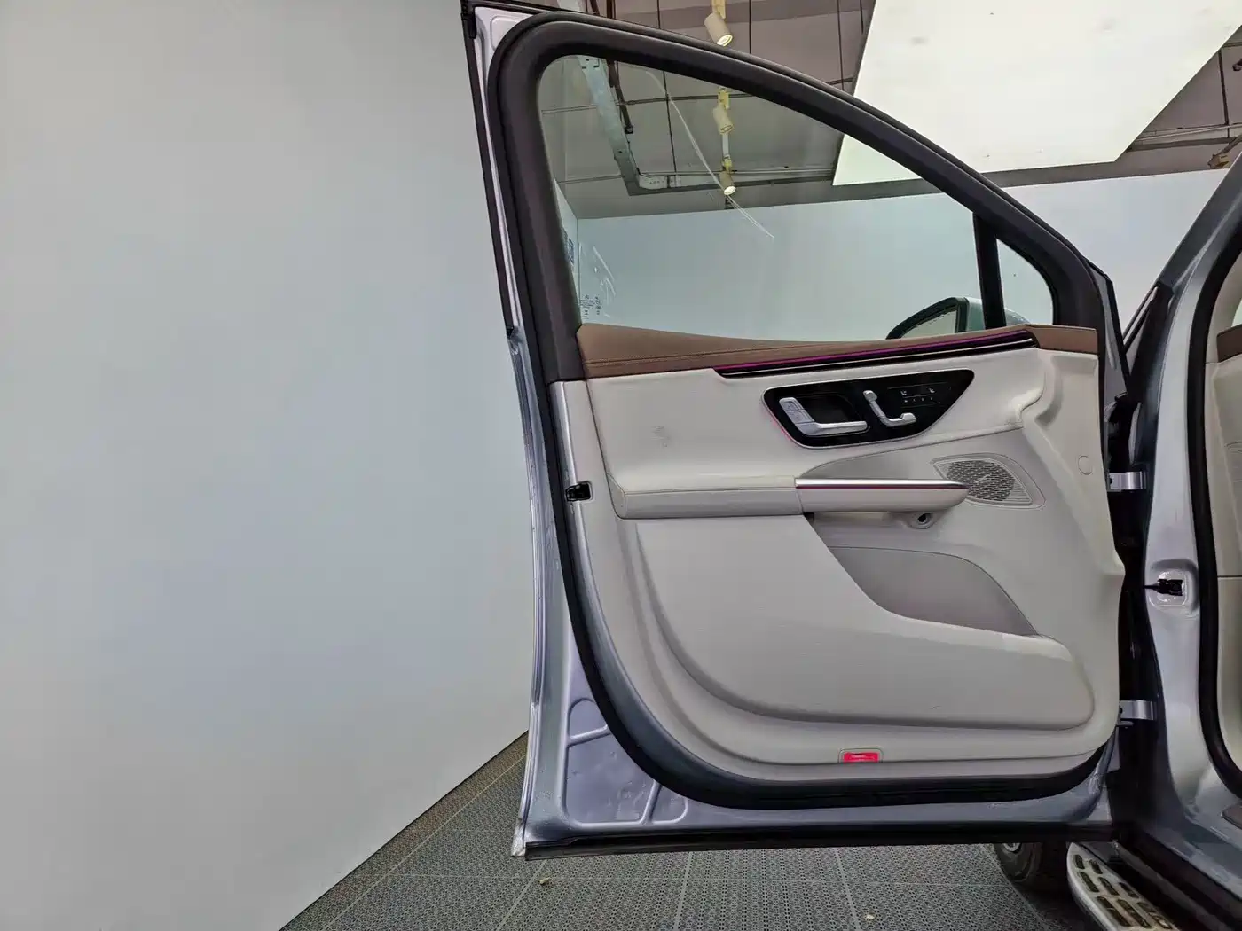Mercedes-Benz EQE SUV 2023 350 4MATIC Luxury Edition фото 13