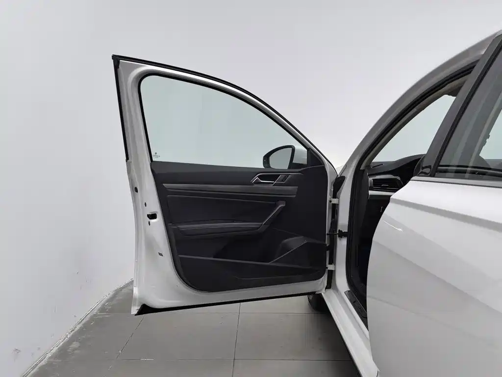 Фото 8 - Volkswagen Lavida