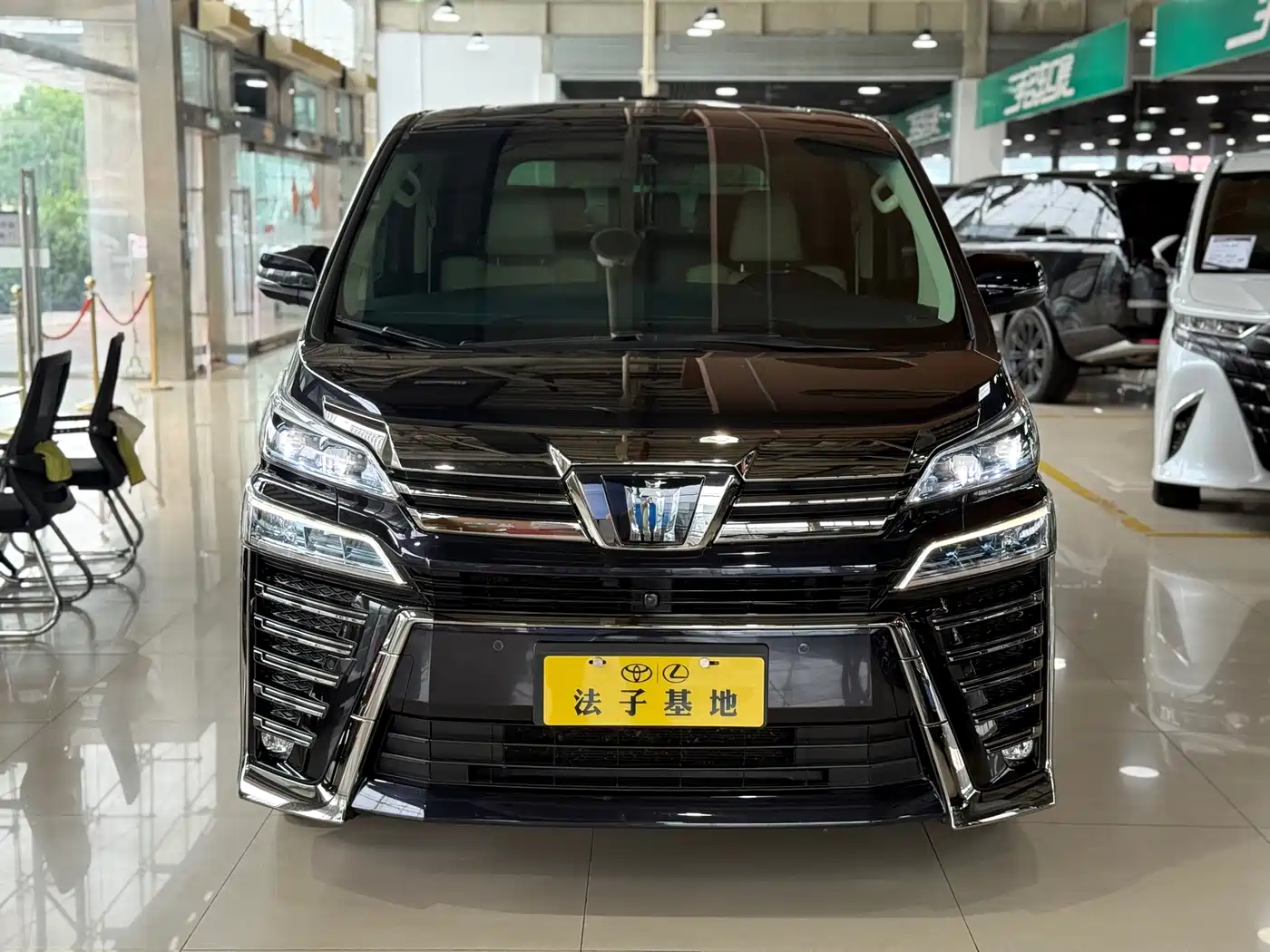 Toyota Vellfire 2021 Crown Hybrid 2.5L HV Supreme Edition фото 2