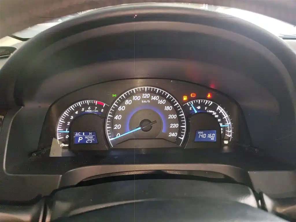 Toyota Camry 2015 2.0G Leading Edition фото 8