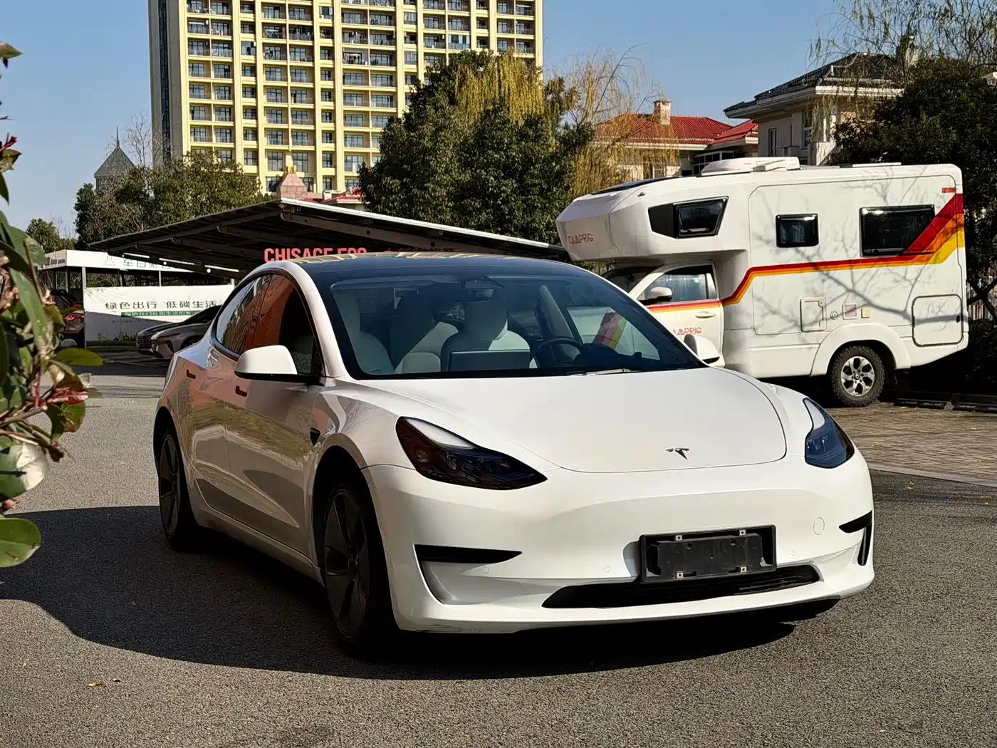 TESLA MODEL 3