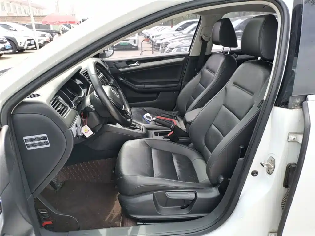 Volkswagen Sagitar 2016 230TSI 25th Anniversary Edition фото 15