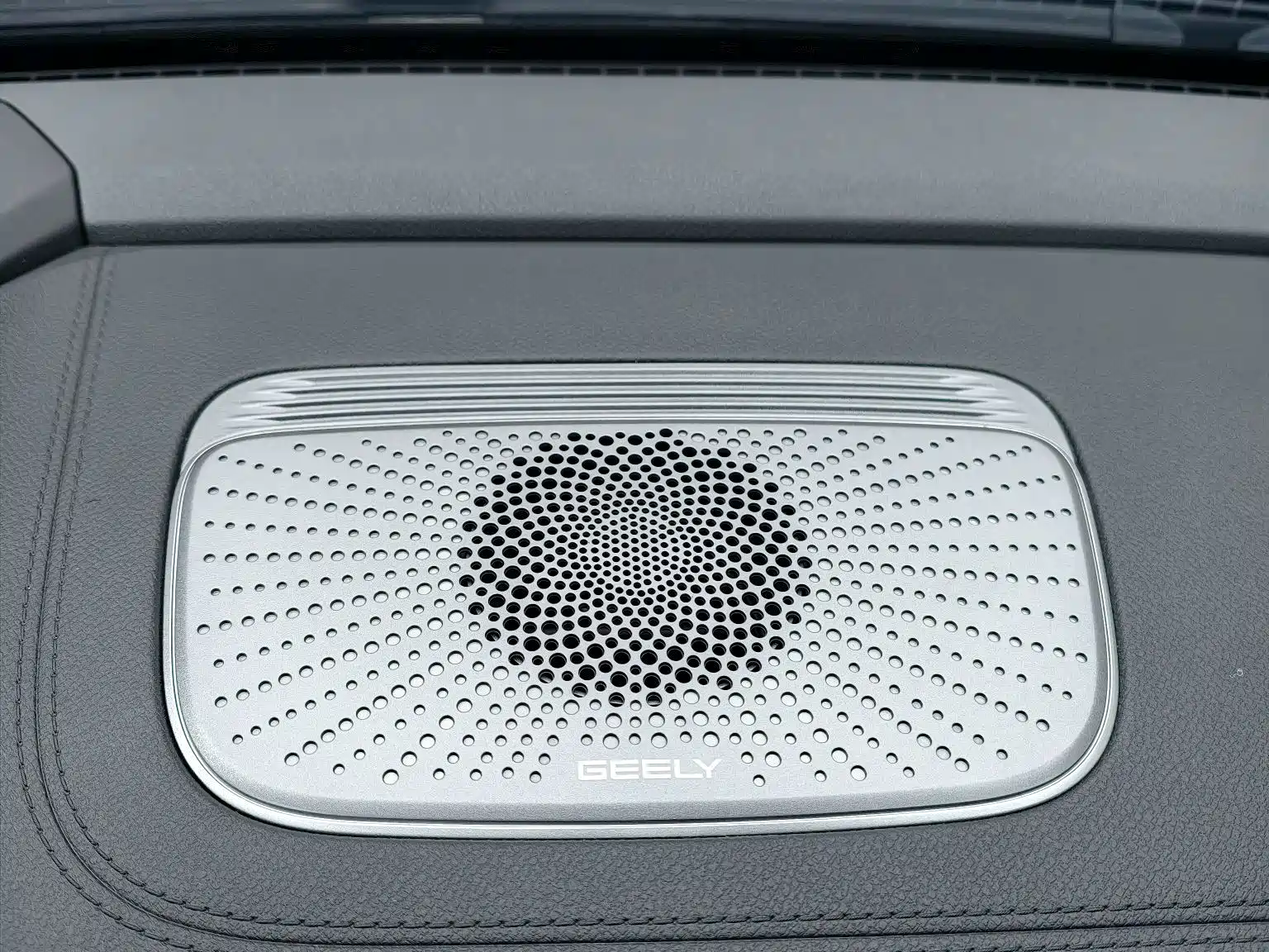 Фото 31 - Geely Monjaro
