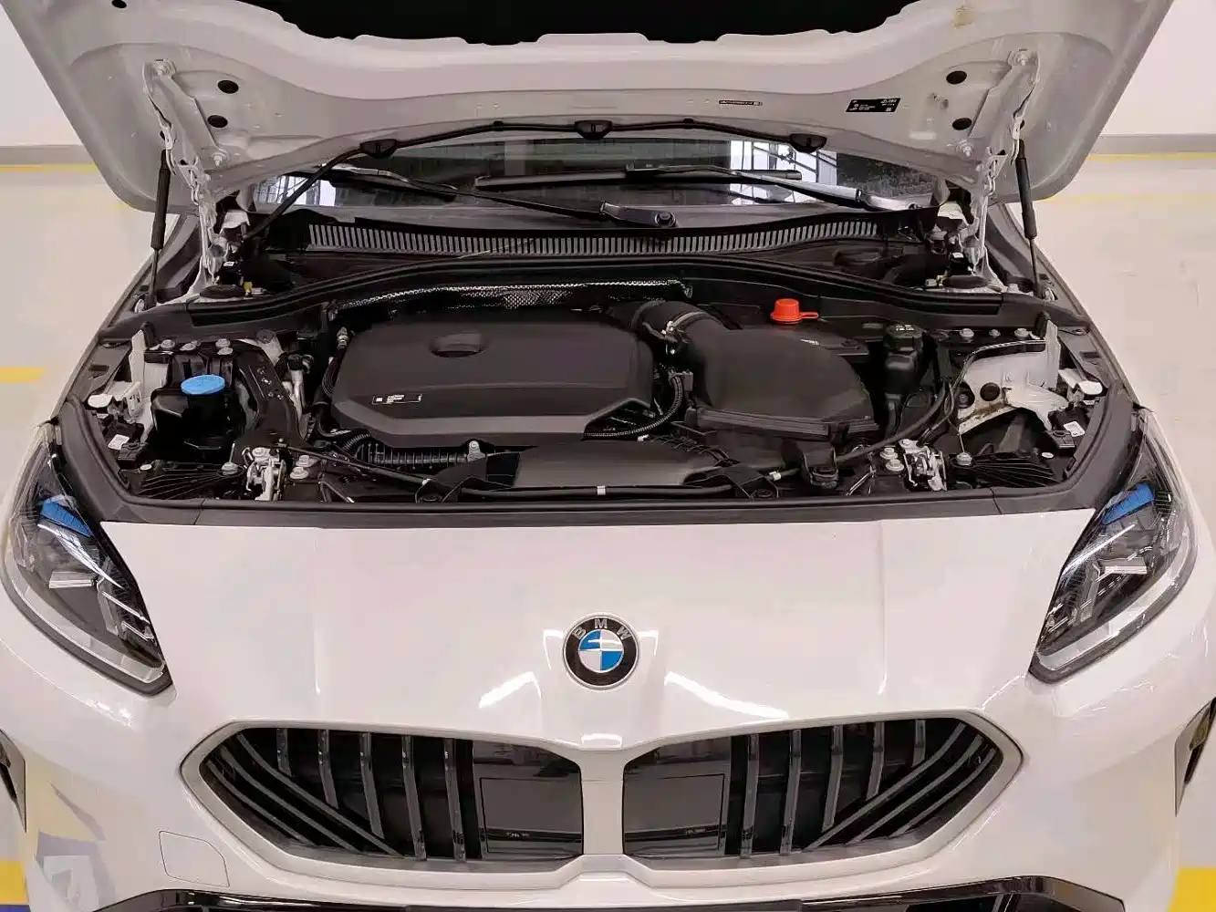 BMW 2 Series 2025 225L M Sport Package фото 3