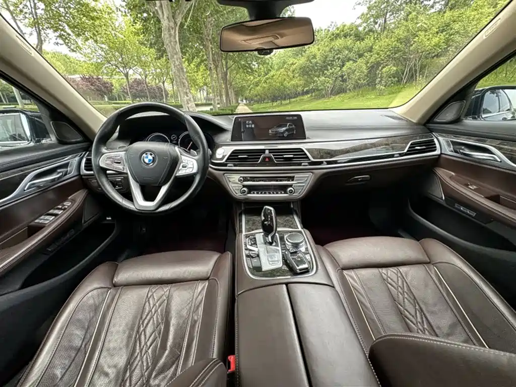 BMW 7 Series 2016 730Li Luxury фото 18